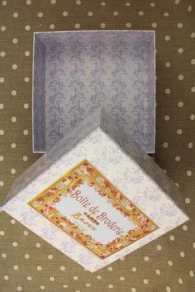 Grande Boîte Ouvrage Broderie Bleue 4 Grande Boîte Ouvrage Broderie Bleue – Image 4