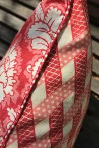 Housse Coussin 40 X 40cm Damas Rouge 1 3 Housse Coussin 40 X 40cm Damas Rouge 1 – Image 3