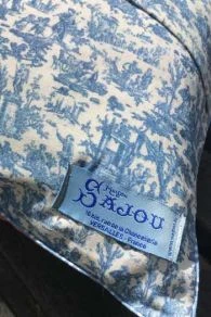 Housse Coussin 40 X 40cm Toile De Jouy Miniature Rouge 4 Housse Coussin 40 X 40cm Toile De Jouy Miniature Rouge – Image 4