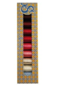 Huit Bobines Fil De Soie Rose Shocking Boîte Cadeau