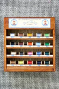 Présentoir Bois Miniature Fil à Gant