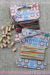 Présentoir Bois Miniature Fil Patchwork 3 Présentoir Bois Miniature Fil Patchwork – Image 3